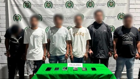 Policía captura a ocho hombres en operativo contra la extorsión en Medellín