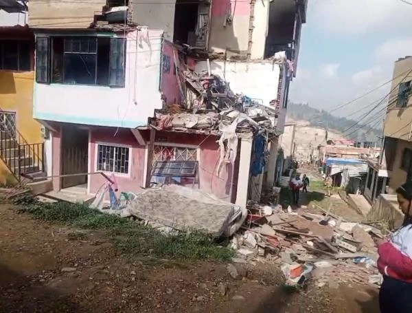 Tres personas heridas tras el colapso de una vivienda en Soacha: bomberos atendieron la emergencia 1 Soacha-1