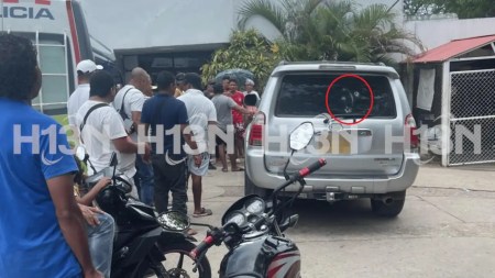 Un policía que iba en un vehículo con su familia fue atacado a disparos, su hijo falleció
