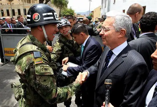 Uribe resaltó la necesidad de proteger a los policías y soldados tras los recientes asesinatos