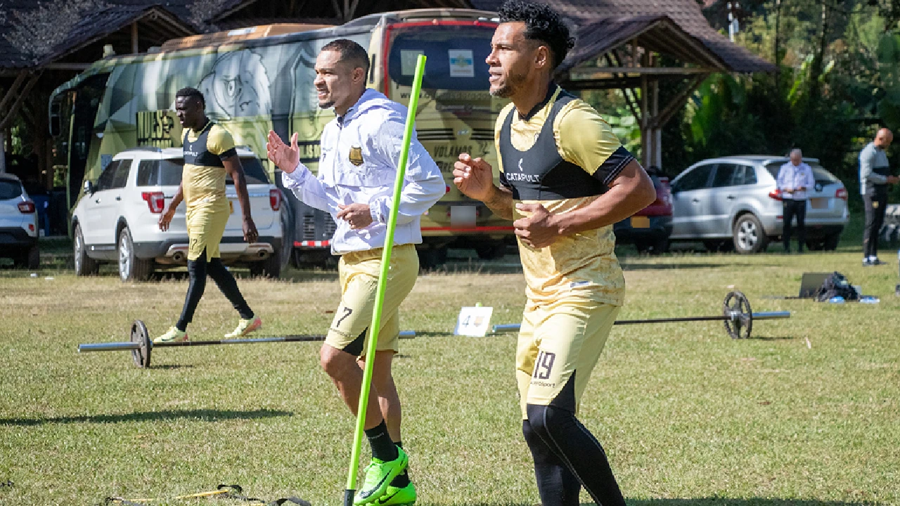 aguilas-doradas-visita-pasto-con-ilusion-triunfo1