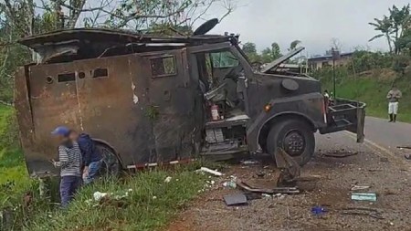 atentado-cauca-popayan-explosivos-tanqueta-policia