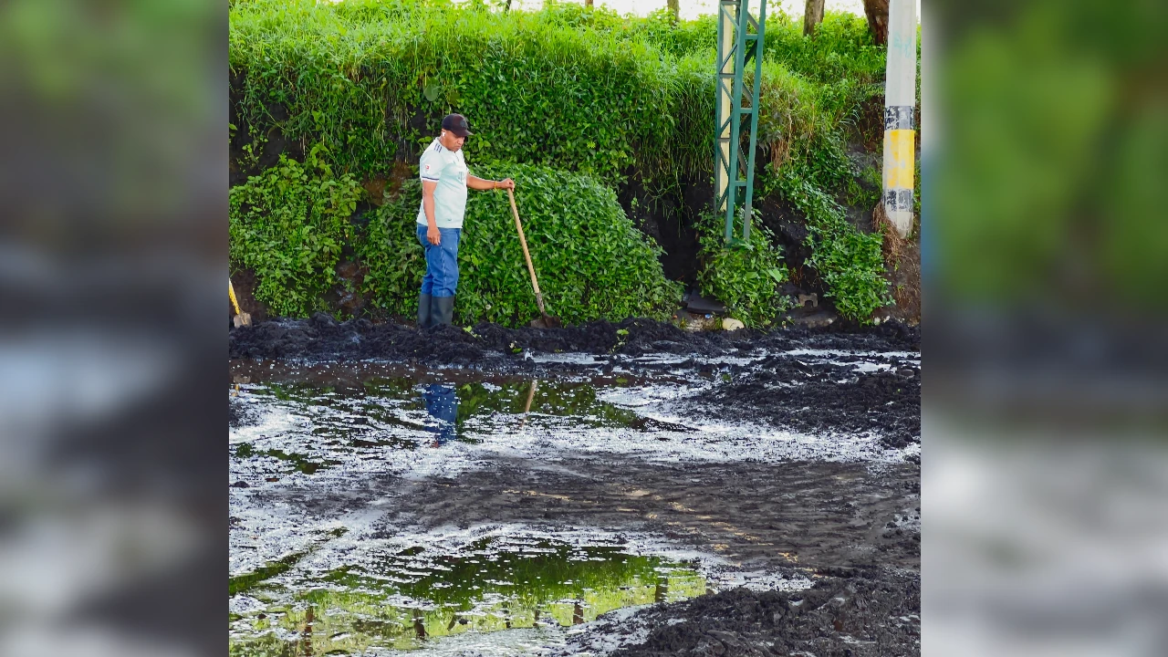 cancha-laceja-inundada-llena-tierra-tras-fuertes-lluvias3