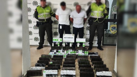 Operativo en La Pintada dejó dos capturados y millonaria incautación de un cargamento de ketamina captura-lapintada-tarros-ketamina-bus-servicio-público