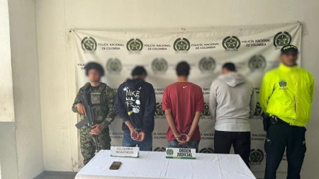 Capturan 3 presuntos delincuentes en Itagüí que exigían dinero a una familia para permitirles vivir en su propia casa captura-presuntos-delincuentes-itagui-ejercito-nacional