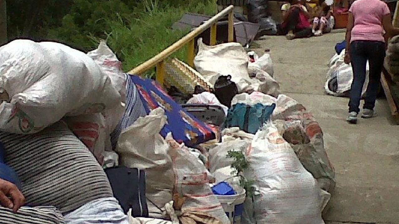 Desplazamiento intraurbano en Medellín: más de 1.200 personas afectadas en el año 2024 1 desplazamiento-intraurbano-medellin-victimas-atendidas-personeria1