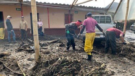 Lluvias provocan deslizamientos en El Carmen de Viboral: autoridades atienden la emergencia
