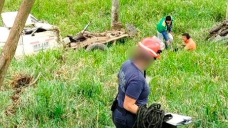 Camión cargado de café cayó a un abismo en Hispania, Antioquia: un muerto y dos heridos dejó este accidente accidente-camion-cafe-hispania-vereda-la-seca