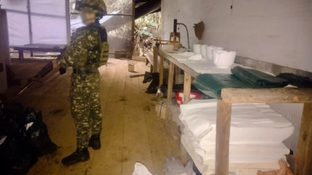 Desmantelan megalaboratorio de coca del Clan del Golfo en San Francisco, Antioquia: producía 1,5 toneladas de droga al mes megalaboratorio-coca-desmantelado-sanfrancisco-antioquia-clangolfo1