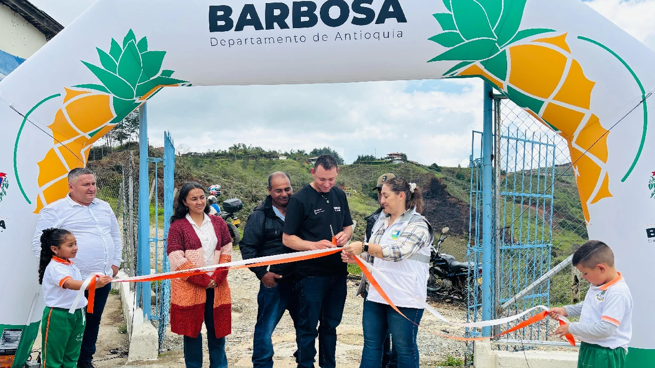 mejoramiento-infraestructura-vereda-pantanillo-centro-educativo-barbosa