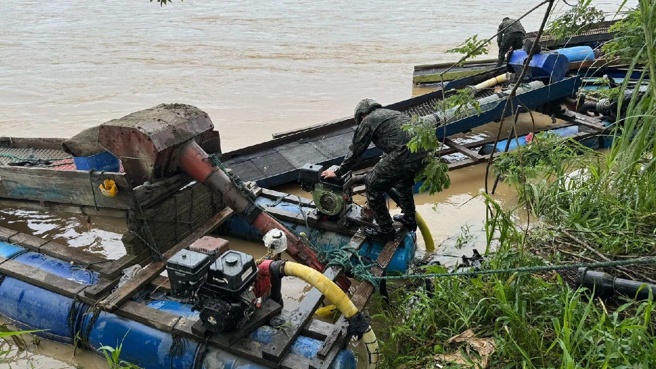operacion-mineria-ilegal-zona-rural-caceres-ejercito-policia-fiscalia2