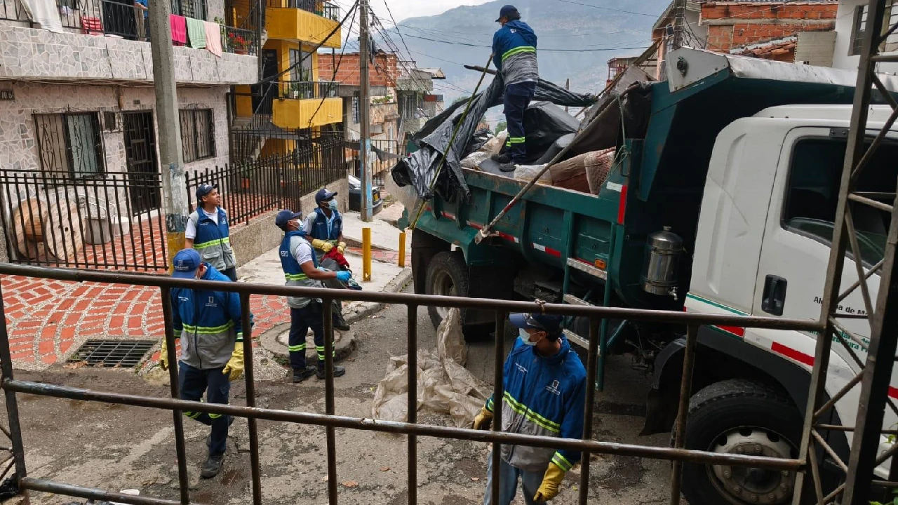 operativo-comunas-medellin-recuperacion-espacio-publico1