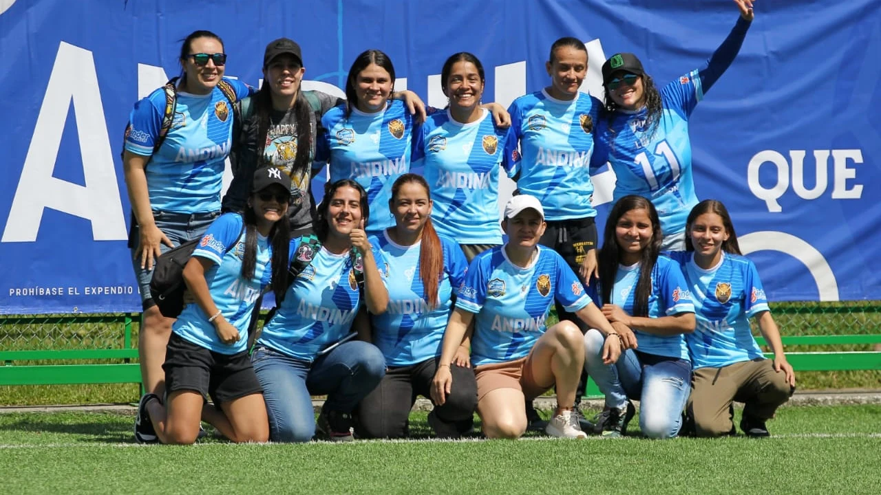 participacion-mujeres-futbolistas-formadas-inder-ligaantioqueña