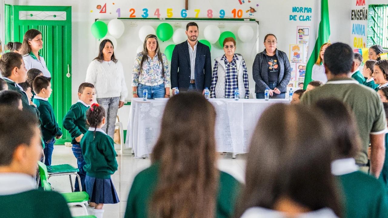 renovacion-escuela-municipio-sonson1