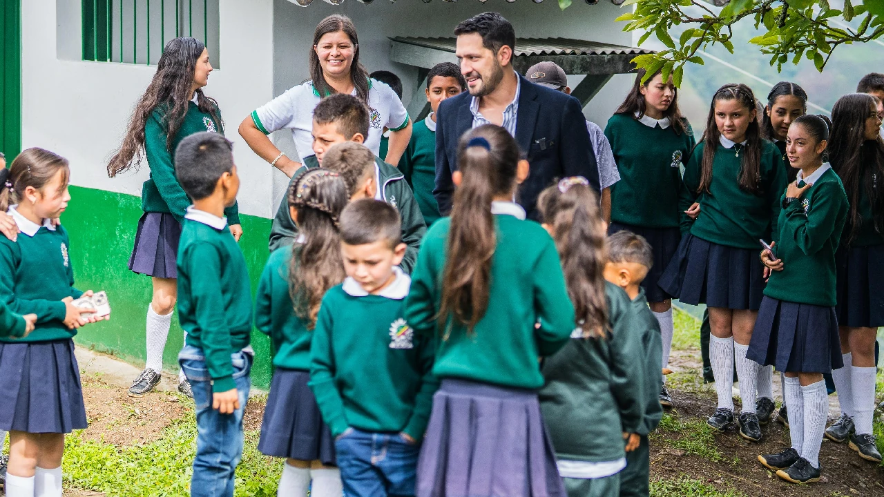 renovacion-escuela-municipio-sonson2