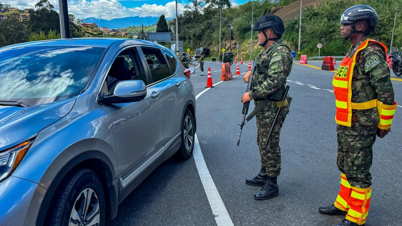 soldados-septima-division-ejercito-vigilaran-vias-antioquia1