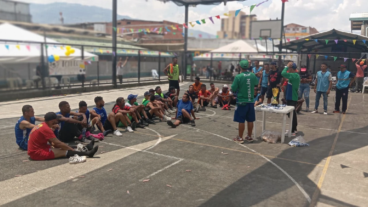 torneo-futbol-actividades-recreativas-habitantes-calle-medellin