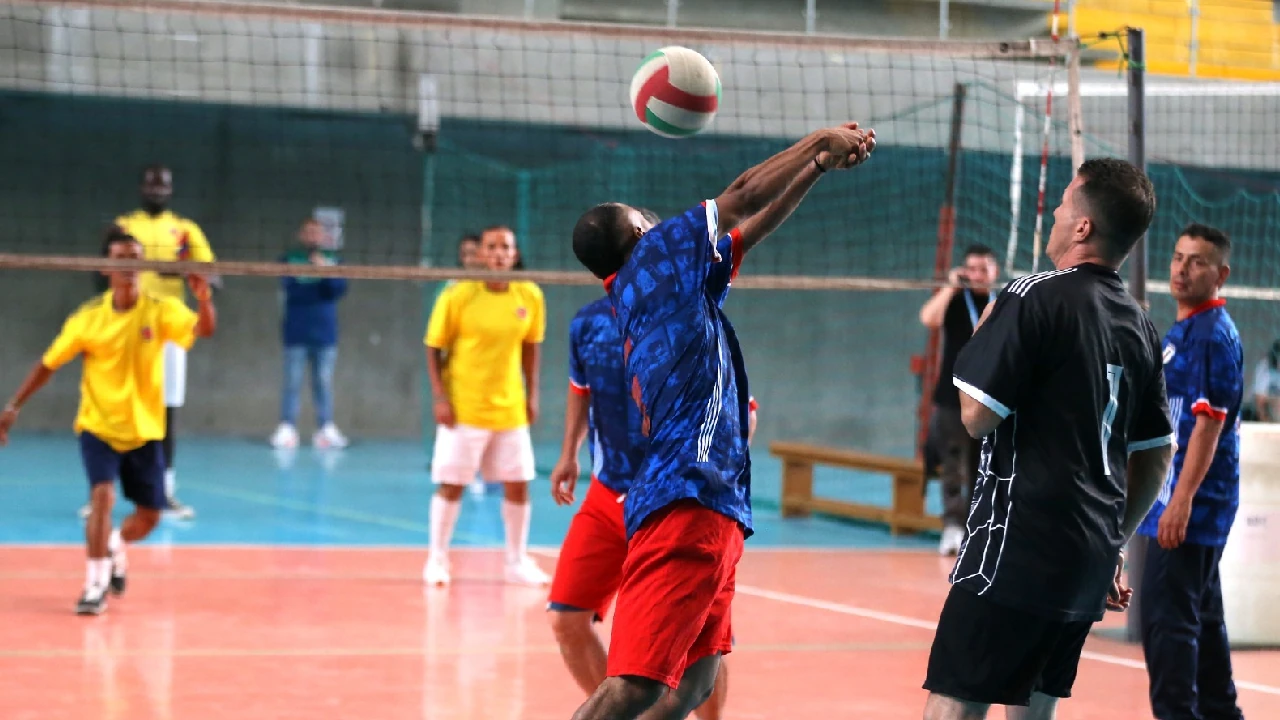 torneo-futbol-actividades-recreativas-habitantes-calle-medellin2