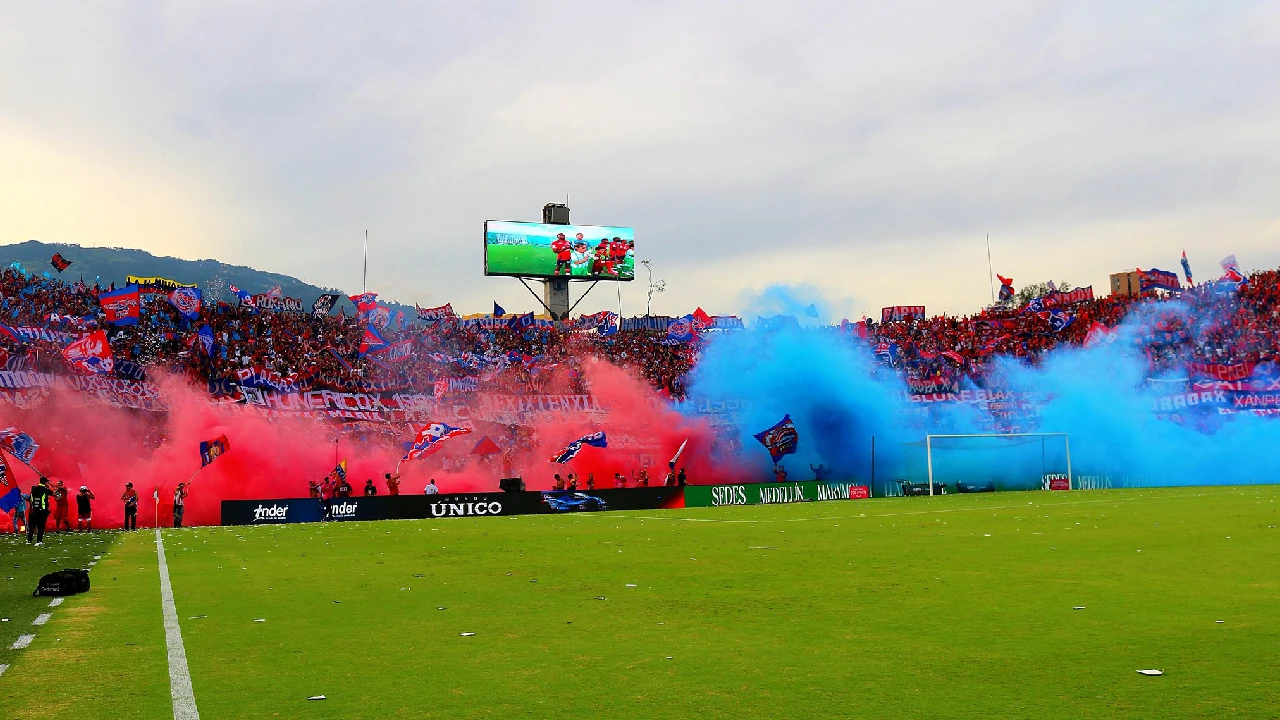 tribuna-norte-cerrada-partido-medellin-oncecaldas-abonados2