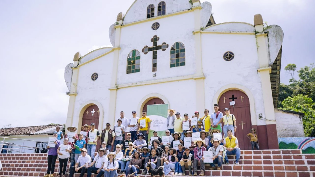 26 mujeres campesinas víctimas del conflicto reciben 262 hectáreas en Necoclí