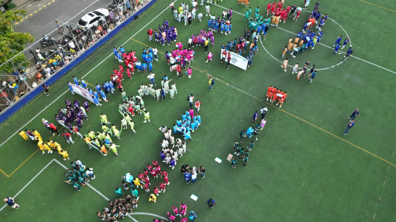 Con desfile deportivo, Bello arrancó la fase municipal del Torneo Baby Fútbol 2025