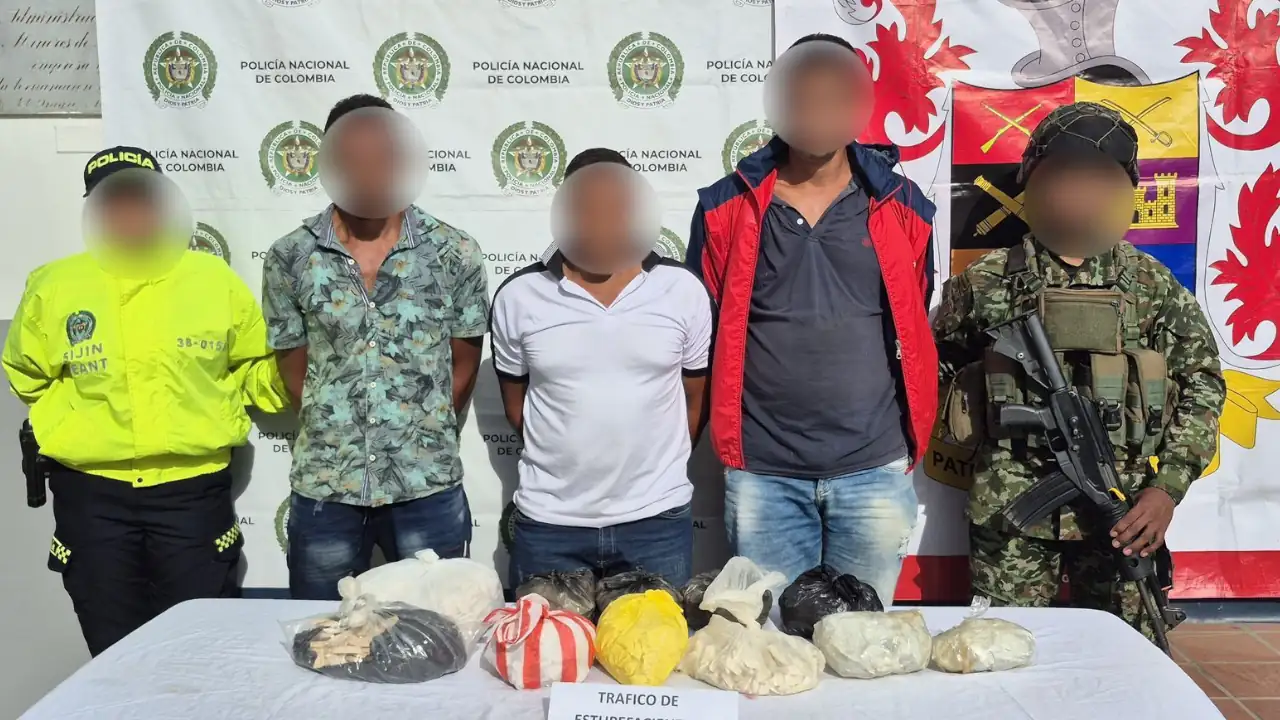 Ejército y Policía incautan cargamento de pasta base de coca en zona rural de El Bagre Ejército y Policía incautan cargamento de pasta base de coca en zona rural de El Bagre