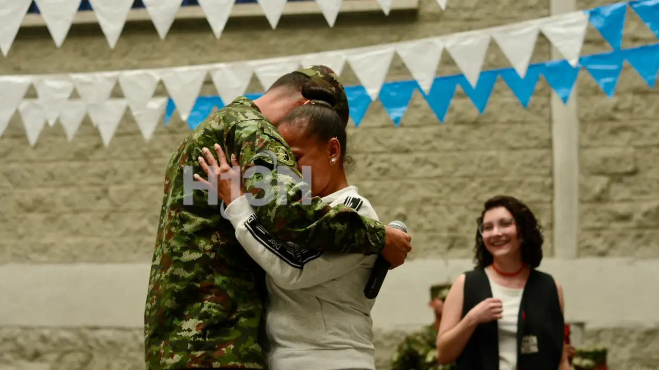 El Ejército celebró el Día de la Madre con 200 internas de la cárcel El Pedregal en Medellín El Ejército celebró el Día de la Madre con 200 internas de la cárcel El Pedregal en Medellín