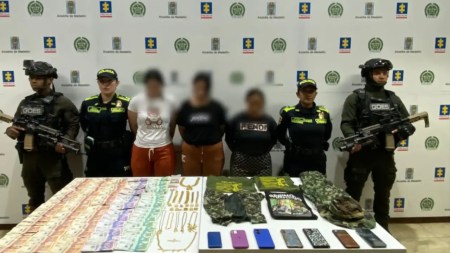 En Antioquia, capturan a tres presuntas guerrilleras, una de ellas es señalada de liderar extorsiones y secuestros En Antioquia, capturan a tres presuntas guerrilleras, una de ellas es señaladas de liderar extorsiones y secuestros