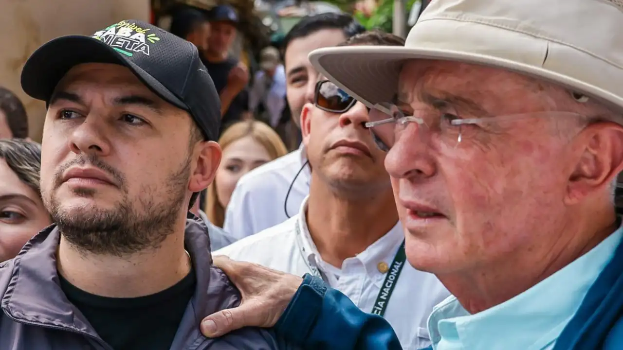 Álvaro Uribe visita Sabaneta en medio de emergencia y reconoce labor conjunta de autoridades y comunidad 3 Álvaro Uribe visita Sabaneta en medio de emergencia y reconoce labor conjunta de autoridades y comunidad