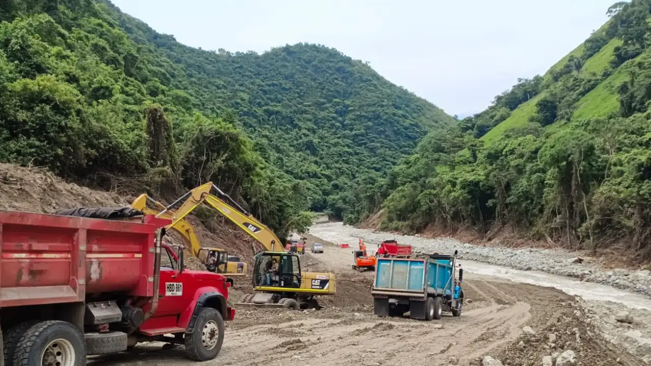 Habilitan paso controlado para camiones en la vía Medellín – Quibdó a partir del 17 de mayo