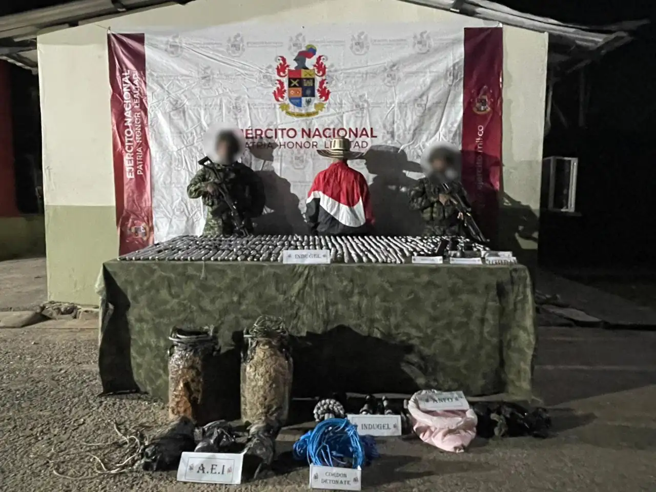 Incautan explosivos y capturan a cuatro personas en operativo militar en el Bajo Cauca 1 Incautan explosivos y capturan a cuatro personas en operativo militar en el Bajo Cauca