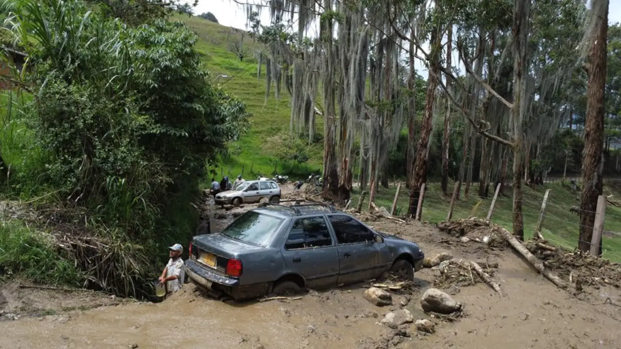 Alcaldía de Bello coordina acciones para mitigar afectaciones por lluvias torrenciales