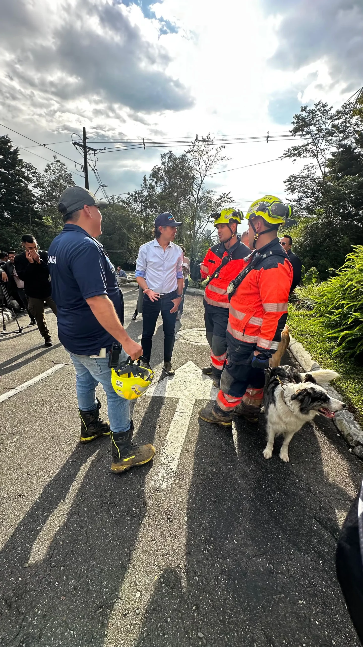 Alcaldía de Medellín anuncia restricciones tras deslizamiento en la Loma de los Balsos 1 Alcaldía de Medellín anuncia restricciones tras deslizamiento en la Loma de los Balsos