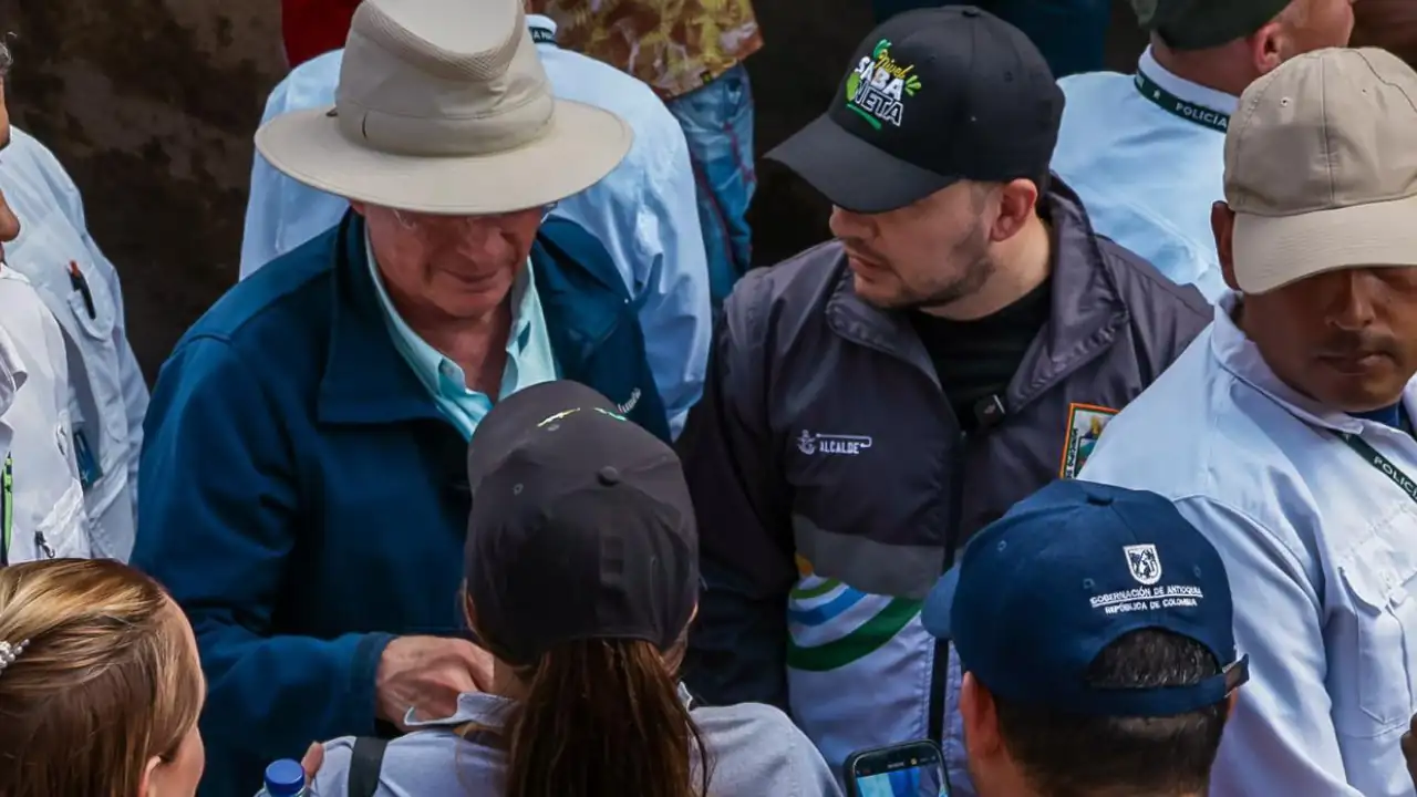 Álvaro Uribe visita Sabaneta en medio de emergencia y reconoce labor conjunta de autoridades y comunidad 2 Álvaro Uribe visita Sabaneta en medio de emergencia y reconoce labor conjunta de autoridades y comunidad