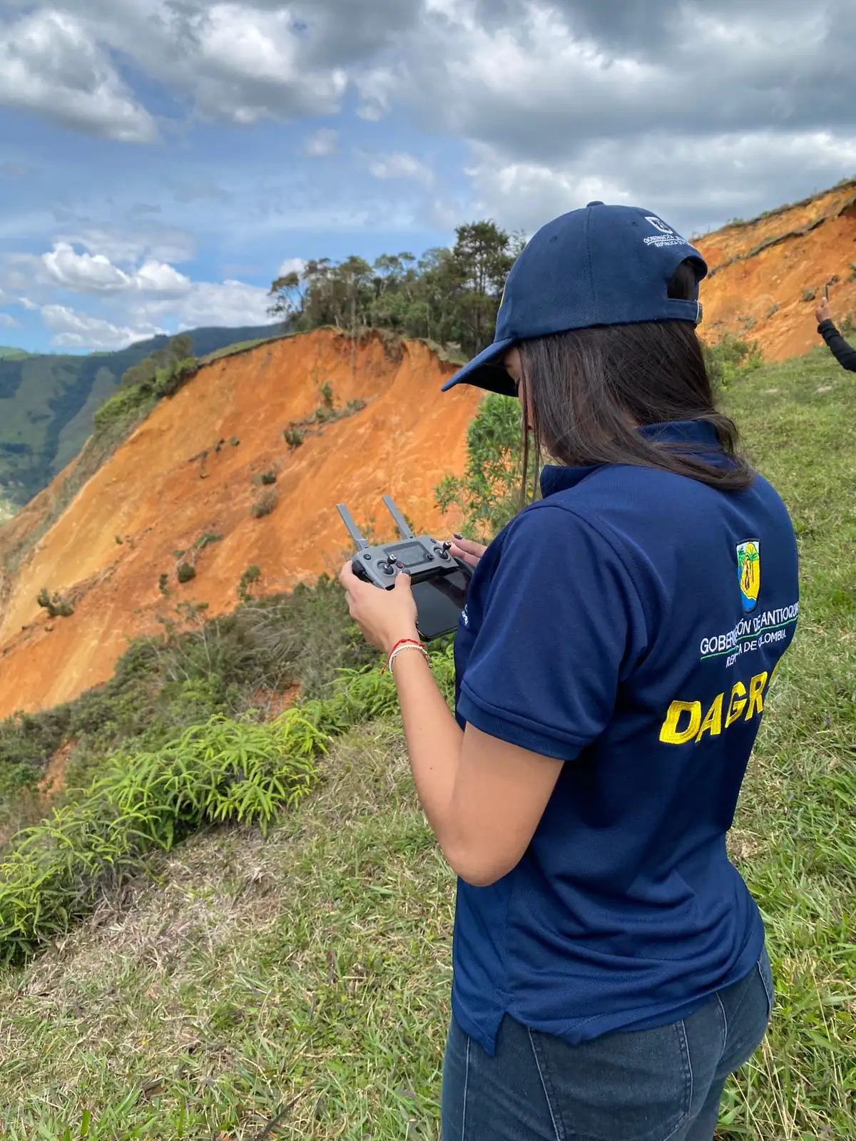 Dagran verifica condiciones tras movimiento en masa en zona rural de Ebéjico