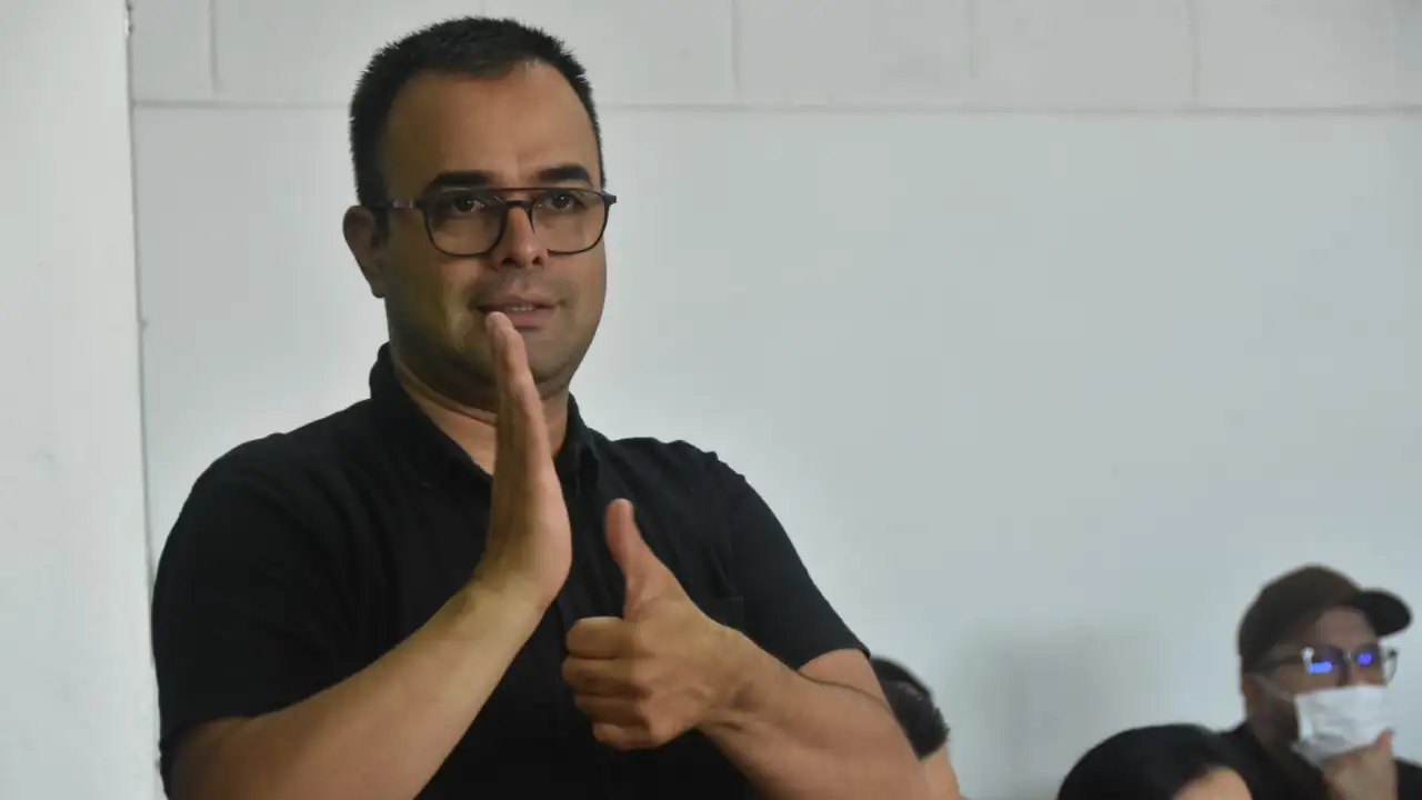 Más de 60 docentes se capacitan en lengua de señas para mejorar la ...