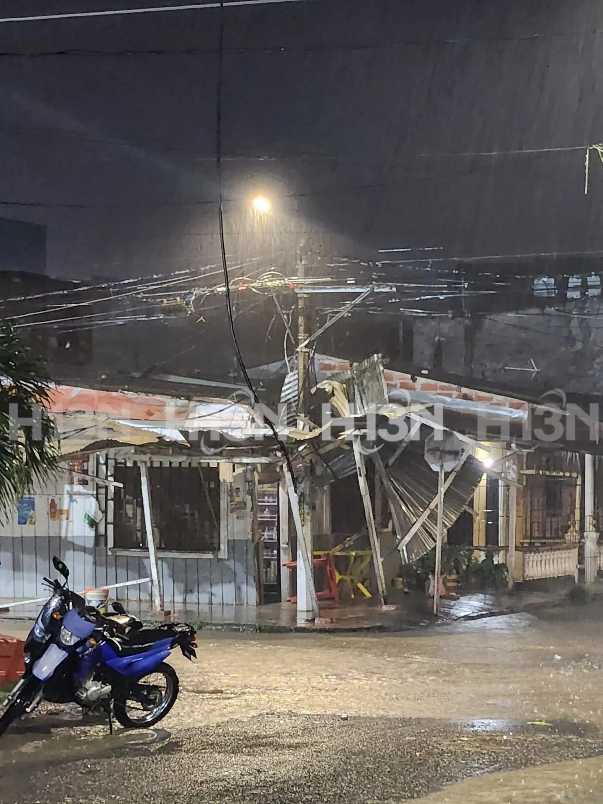 Techos volaron en medio de una fuerte tormenta en Turbo