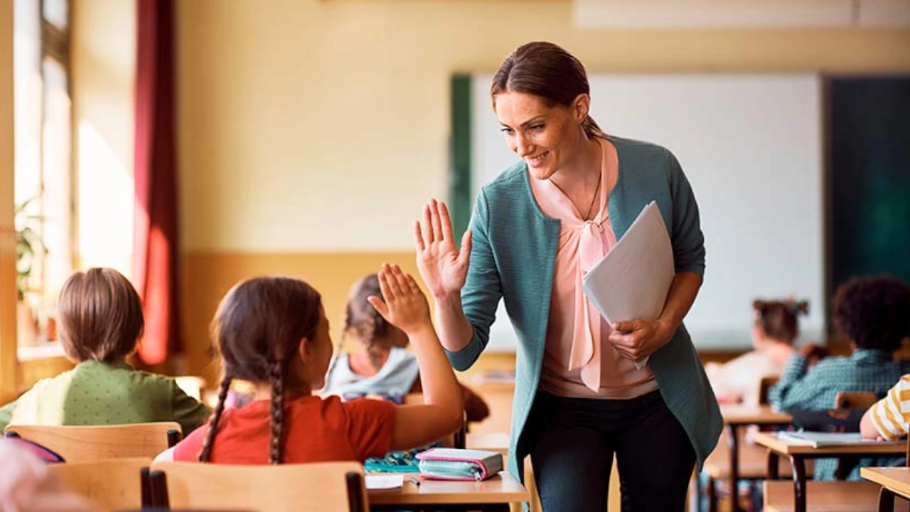 Día del Maestro en Colombia: Celebrando la vocación de enseñar Día del Maestro en Colombia: Celebrando la vocación de enseñar