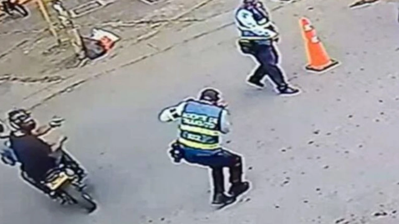 «Por faltón»: Sicario en moto le disparó a un agente de transito en El Bagre, le dio el mensaje y huyó ElBagre Transito