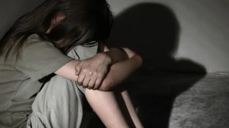 Envían a la cárcel a mujer que habría intentado asfixiar a su hija con un cable en Medellín