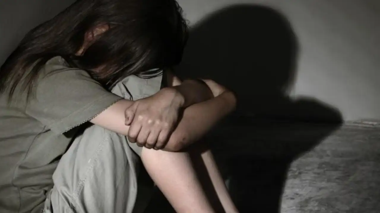 Envían a la cárcel a mujer que habría intentado asfixiar a su hija con un cable en Medellín