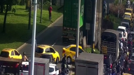 ¡Atención! Hay ‘taco’ a la altura de la Macarena por incidente vial