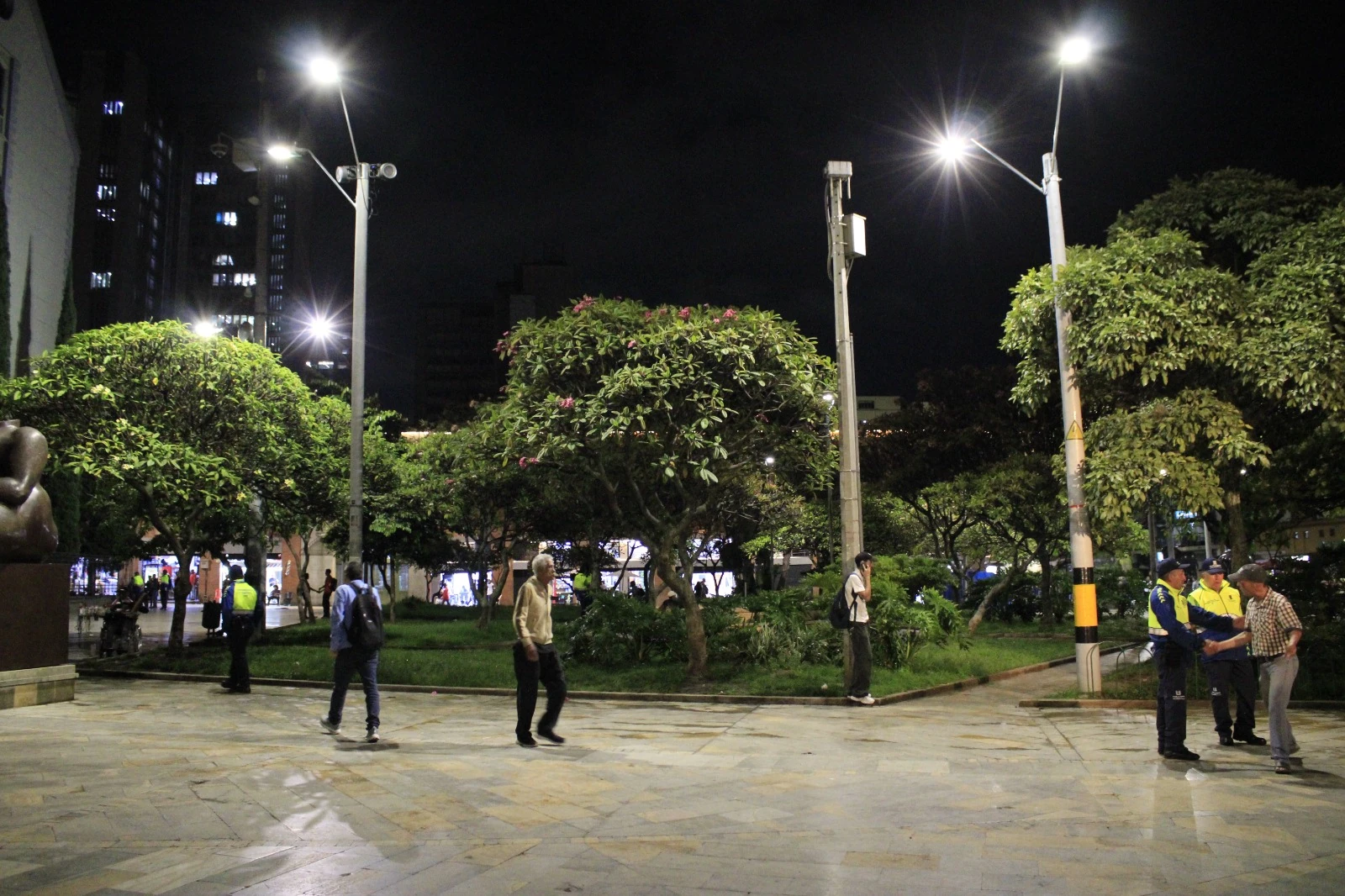 Luminaria Plaza Botero 1