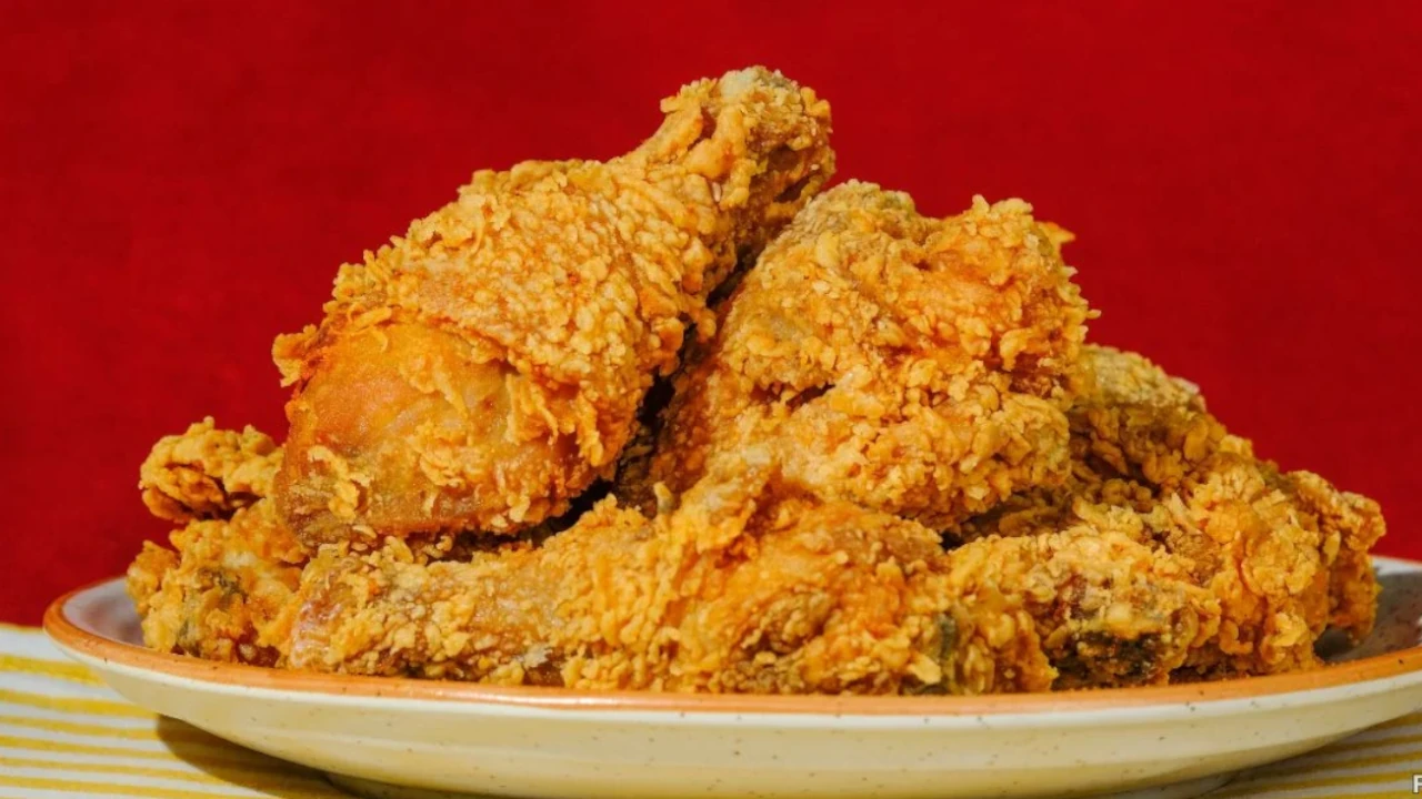 Reconocida marca de pollo colombiano enfrenta batalla legal por el uso de su imagen en Europa: esto es lo que se sabe Pollo