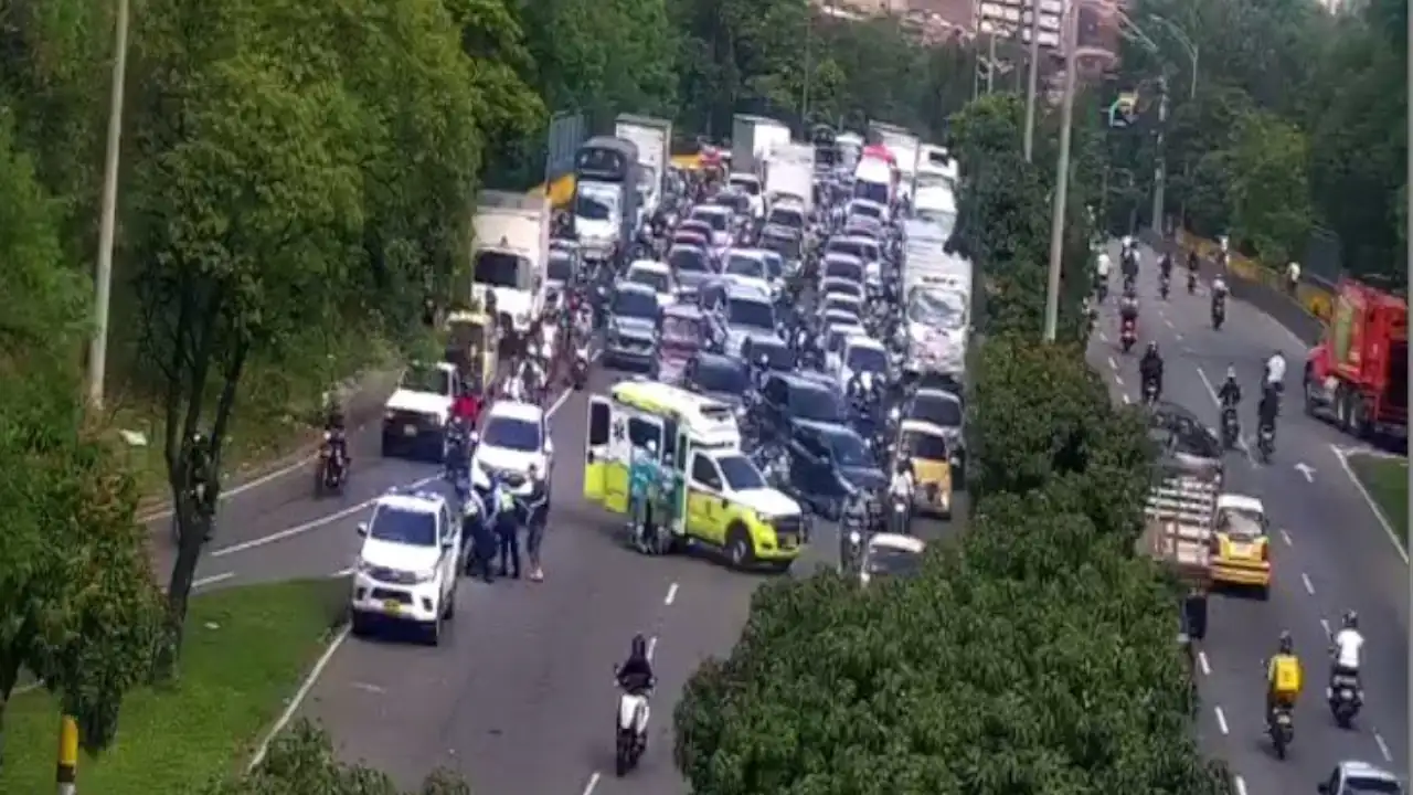 ¡Pilas! Hay taco a la altura del Puente Horacio Toro por incidente vial Hay taco a la altura del Puente Horacio por incidente vial