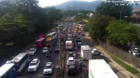 ¡Atención! Reportan ‘taco’ en ambos sentidos de la Autopista Norte, cerca de la Terminal del Norte