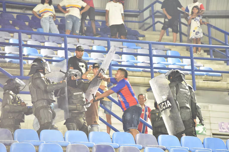 Santa-Marta-hinchas