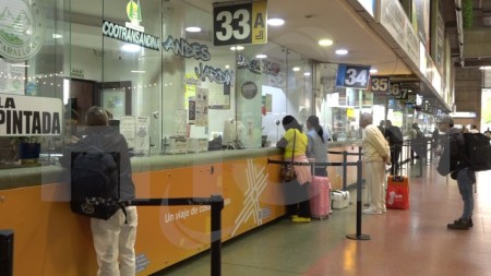 Incertidumbre en lo servicios y rutas de buses hacia el Suroeste antioqueño por deslizamientos y lluvias Terminal-Sur