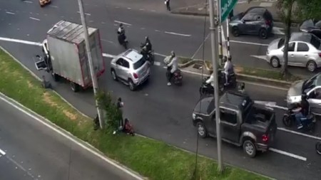 'Taco' en la Av. Regional por incidente con camión en la calzada oriental
