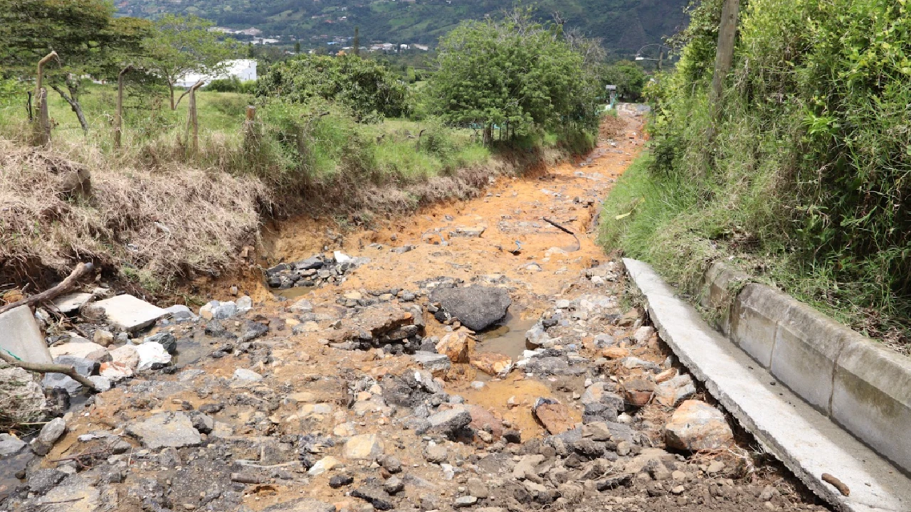 Copacabana en emergencia: desbordamientos y 20 incidentes por intensas lluvias han sido atendidos 2 atencion-emergencias-lluvias-copacabana1